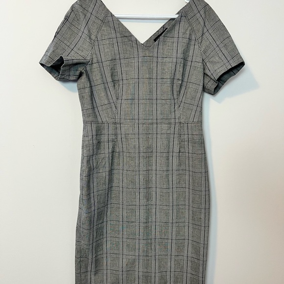 Banana Republic Dresses & Skirts - Banana Republic Grey Plaid Sheath Dress